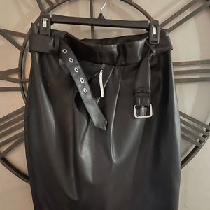Express Black leather-look polyester above knee Size 8 skirt with belt